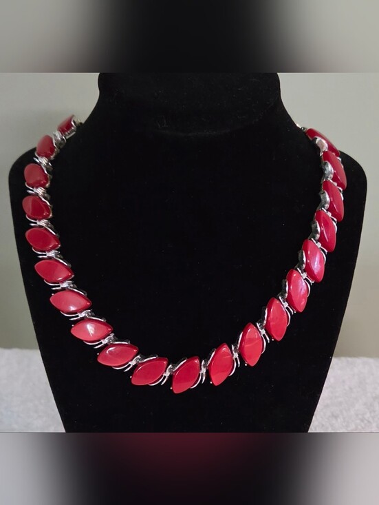Lisner Jewelry Jewelry - Vintage 1950s Signed Lisner Red Enamel Chevron Leaf Choker Collar Necklace MCM